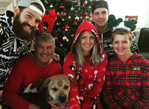 Jordie and Jamie Benn celebrating the holidays with their family and Jordie’s dog, Juice, in 2