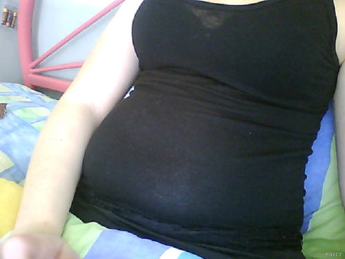 morefatbelly:  My belly looks like a pudding while the move!