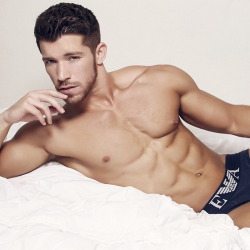 hunks4you:  http://hunks4you.tumblr.com/