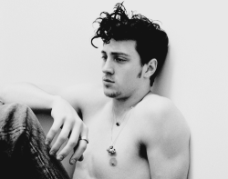  aaron taylor-johnson for another magazine (2009) 