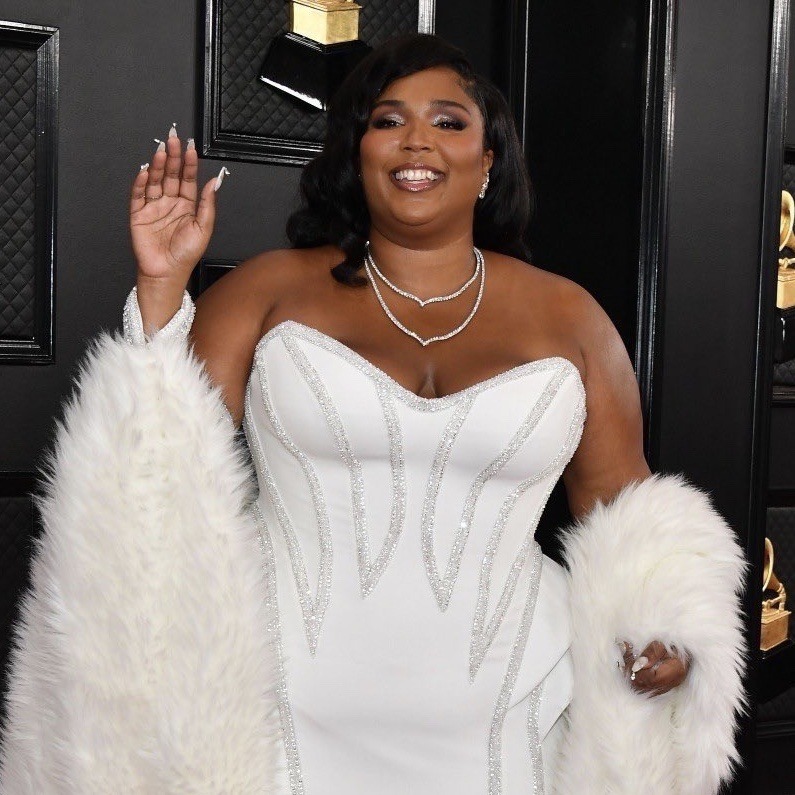 XXX coutureicons:lizzo wearing versace at the photo