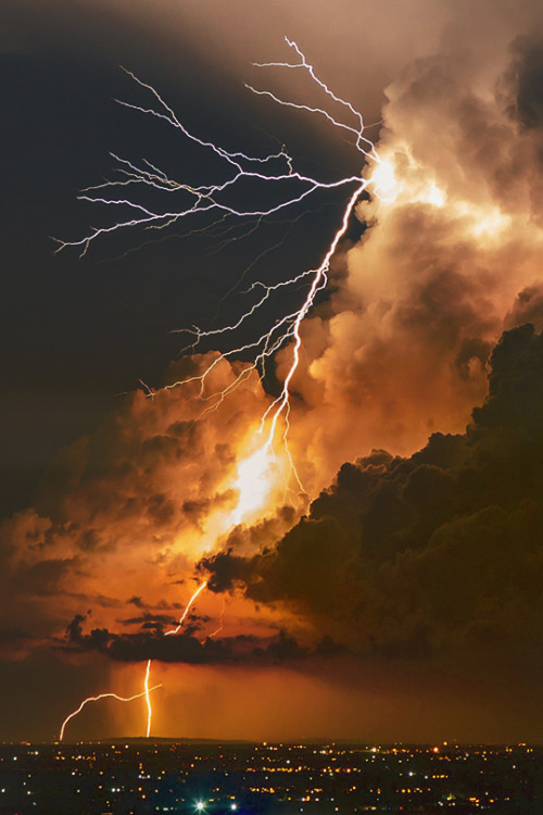 optic-arousal:  LIGHTNING DANCE