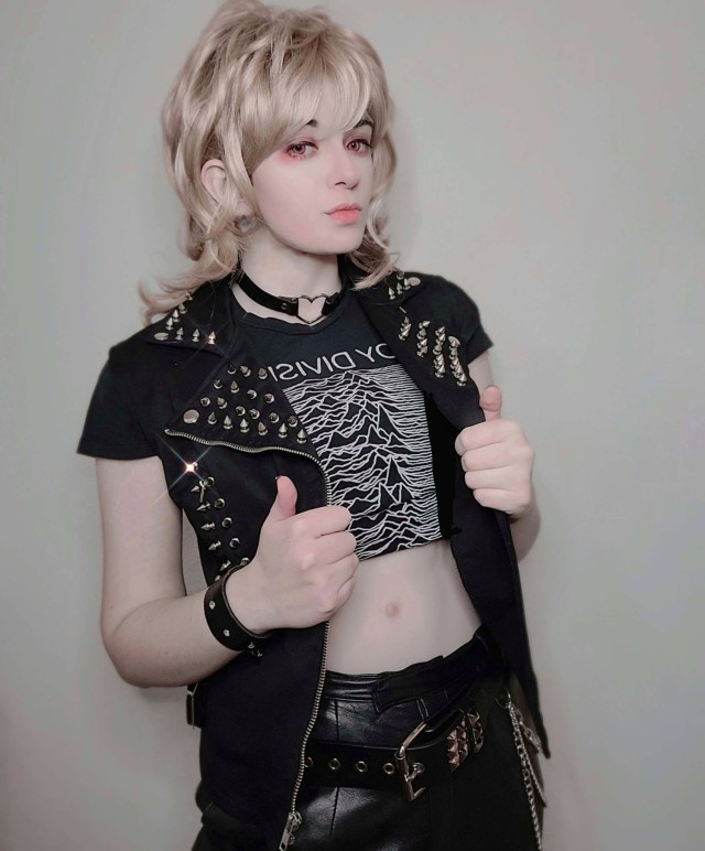 more cosplay photos of my oc Malthazar, because it's good for the soul 🖤⛓️👼