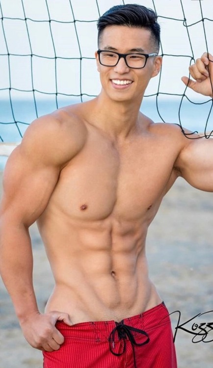 6sg: str8boyloversg: cutiewatcher: Even with almost nothing on, Eugene Choi looks almost perfect!!! 