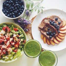 berriesflowersandsparkles:  Post-run brunch! My friend Ilaria and I are now in food heaven 🙌 green smoothies ( banana, peach, baby spinach, @organicburst baobab and wheatgrass powder, coconut drink ) + vegan french toast topped with blueberries and