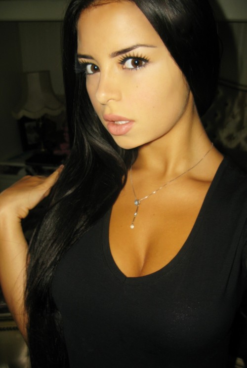 always-sexy-time:  OMG, this girl is so beautiful! Her pretty eyes and pretty face…OMG! :)      (via TumbleOn)