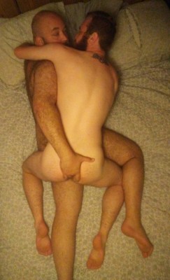 bigredatl:  bearassnaked:  Fingering his