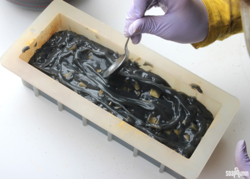 soapqueen:This Gold Mine Cold Process Soap is madewith activated charcoal and King’s Gold Mica to cr