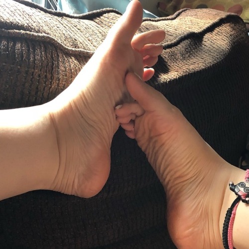 hotsweetfootfetish: thefjqueen: Why am I up so early??Beautiful
