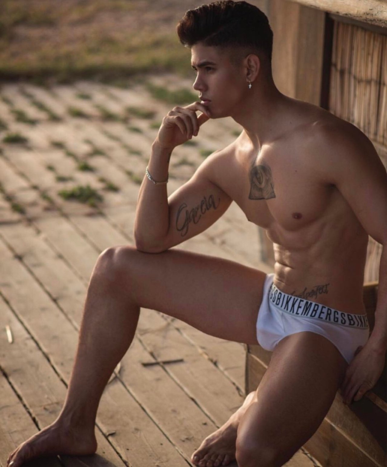 go-pumas:  guyscollector:  Un chacal español, puff 😍😌  Beefcake Lust.