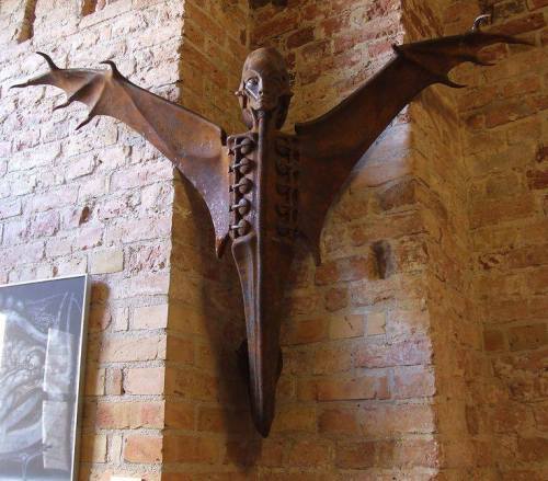 thefabulousweirdtrotters:  H R Giger sculpture at the Berlin exhibit, 2008. 