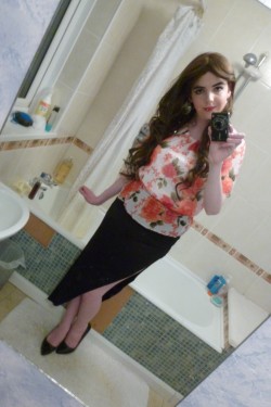 lucy-cd:  PicturesCute flower top with new skirt, love it so much! So gorgeous &lt;3