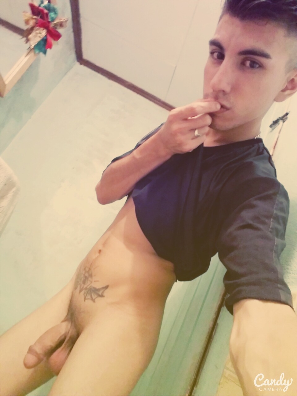 betomartinez:  This is Coco Strecci from Costa Rica.  He’s a hot guy that has