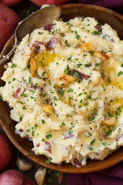 daily-deliciousness: Roasted garlic mashed potatoes