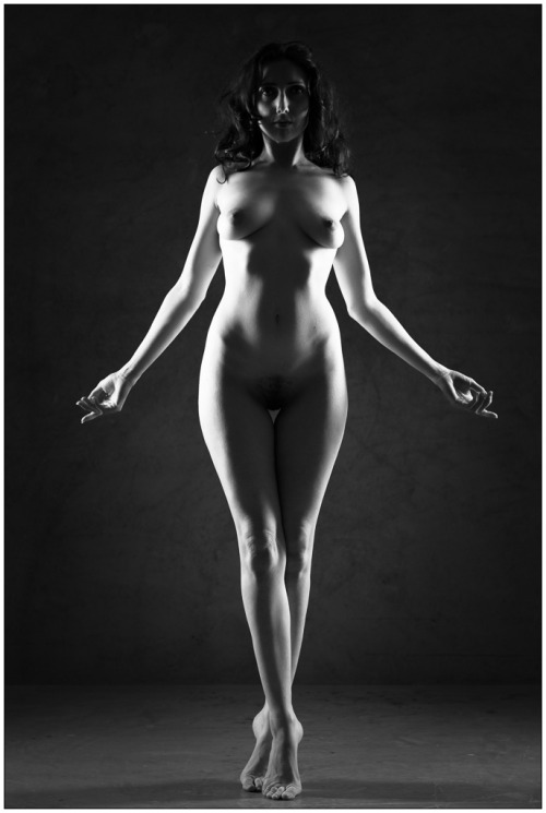 hopsternew:  Model: Anoush AnouPhotographer: Geoff Hopkinson BW studio art nude set