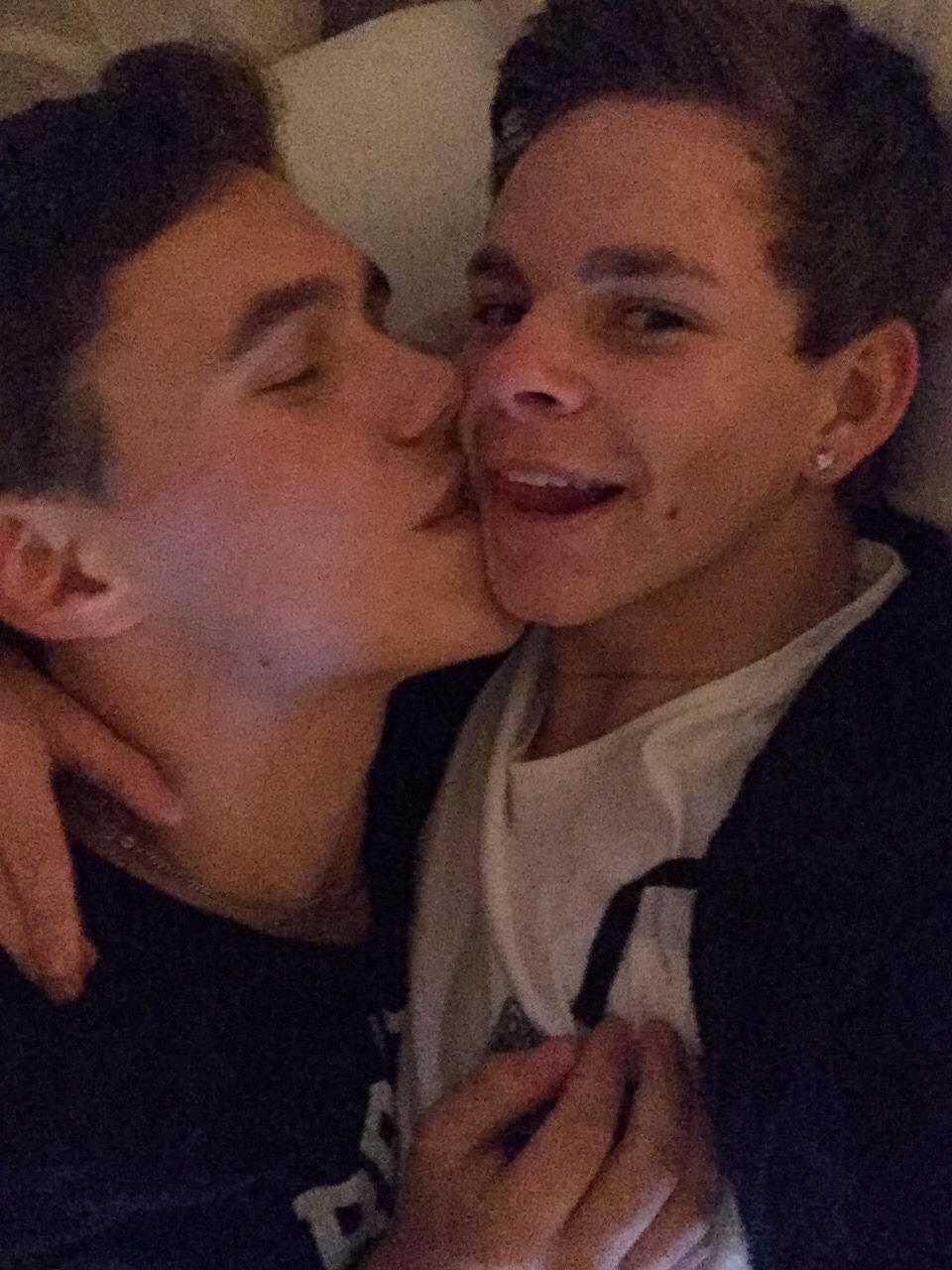 prettygayboys:  similar posts: here