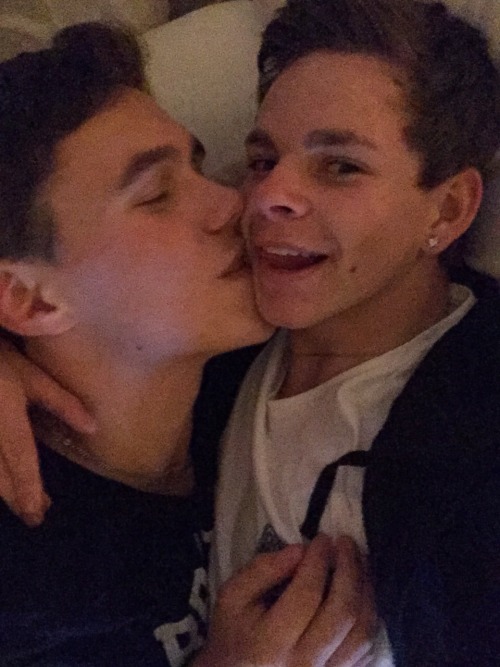 prettygayboys:  similar posts: here