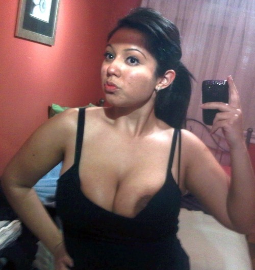 bustylatinas:  astoldbyclitliquor:  🔥🔥🔥Fuego Latina🔥🔥🔥  Cant get enough of her