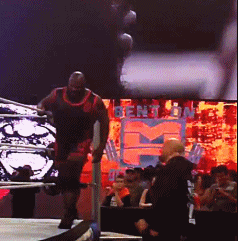 raphie-loves-the-shield:  Big Show slaps Mark Henry’s Ass lmao x