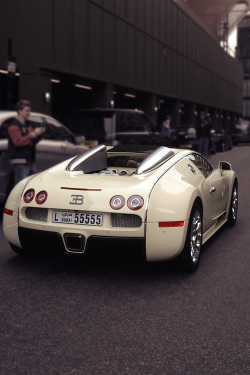 billionaired:  Bugatti Veyron [Photographer: Billionaired] 