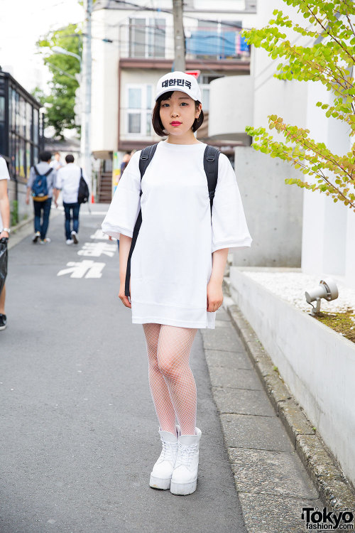 17-year-old Tyabatome on the street in Harajuku wearing an oversized shirt as a dress, white platfor