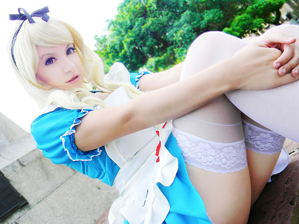cosplayiscool:  Alice in Wonderland Cosplay by usagiyuu Check out http://cosplayiscool.tumblr.com