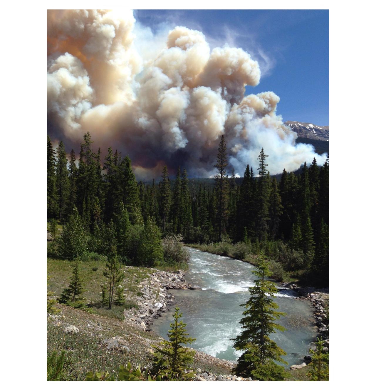 earthporn-org:  In the summer of 2014 a massive wildfire took over Banff National