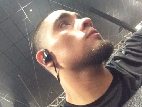 vrjesusv:  Saturday night turn up at the gym 💦