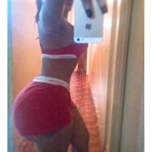 chantellexoxoblr:  Why is she soo hot? WCE
