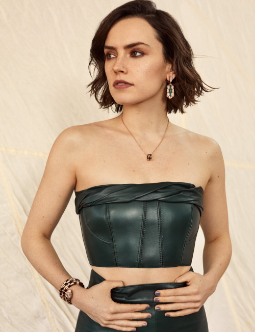 galacticidiots:  DAISY RIDLEY Harper’s Bazaar | Lara Jade