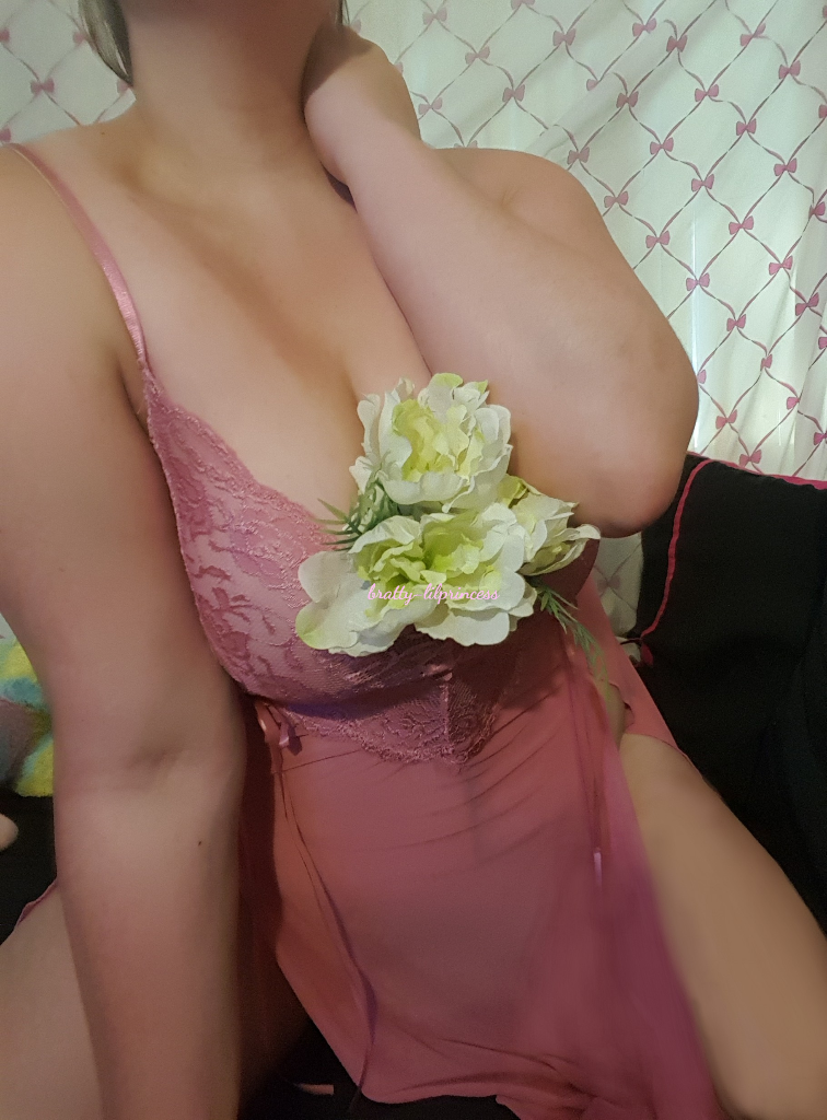 bratty-lilprincess:  bratty-lilprincess:  I just wanted to take pictures with flowers