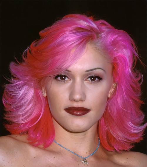 surra-de-bunda:



Gwen Stefani (1999). 