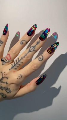 whimsigothwitch:Yall- glass stained acrylic nails