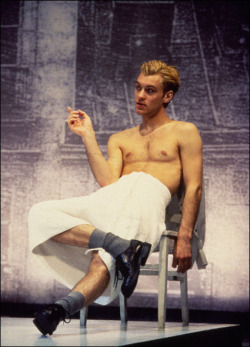 ladyhuggy: Jude Law in the Broadway play Indiscretions in 1995. (Photo: playbill.com) 