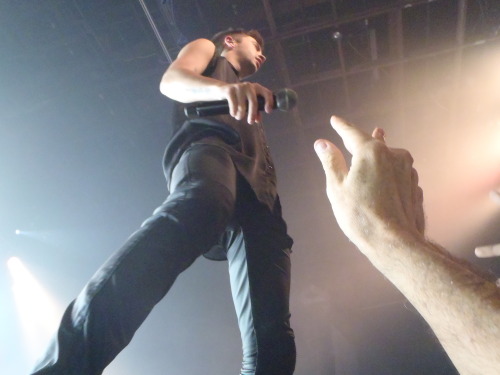 davidthedad:From the Center Stage show in Atlanta on November 23, 2013.Tyler climbs up for Holding O