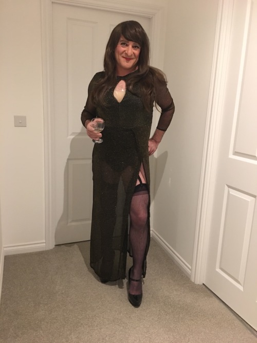 heels-stockingsforme: Sexy new dress for Christmas parties. No invites as yet! X Ens, you can cum to