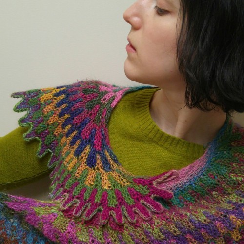 espphoto: www.ravelry.com/patterns/library/radiant-auraGradient Aura Shawl. Can be found on