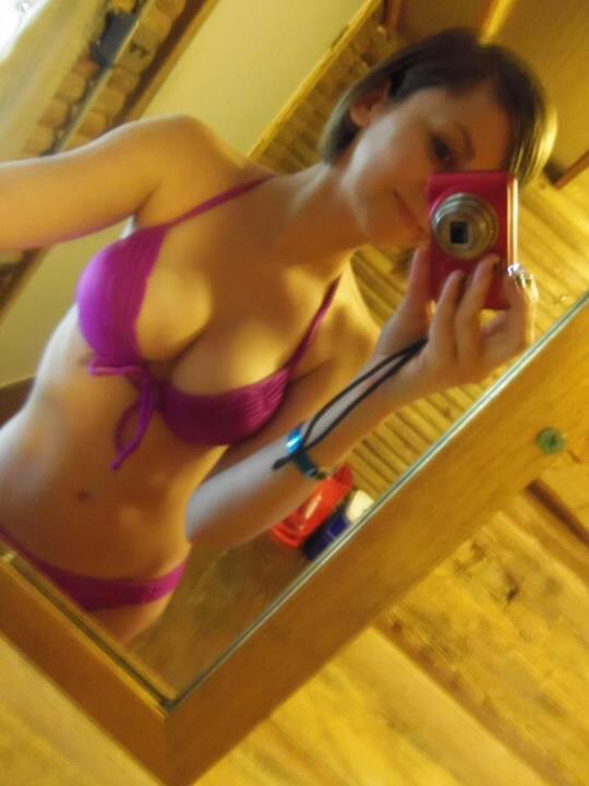 sarah-is-horny:  Don’t forget to visit my blog for more ;)