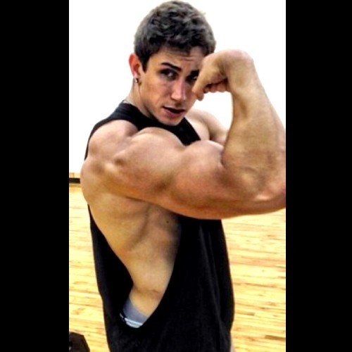 gym-punk-jock-nerd:  2  RIPPED UP SELF CLICKS 