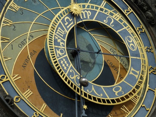 tinamotta: Fonte : www.proxybay,com - Praga astronomical clock.via tinamotta.tumblr.com
