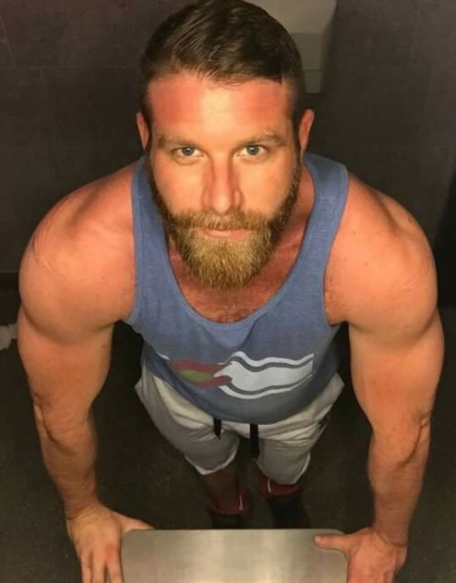 Those shoulders