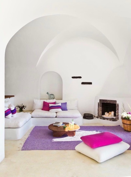 utwo:Luxury in harmony with nature. A place to recharge, dream & relax.Oia - Santorini, GREECE© 