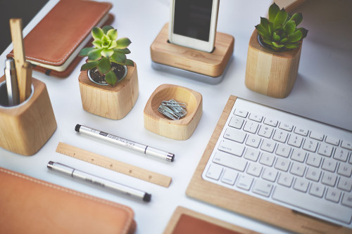 tealtheduck:   Grovemade desk collection.   I am turned on by this set