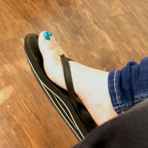 sweetcandidfeet: Trip to the docs. Nice toes