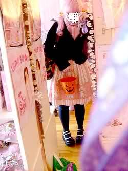 I enjoyed Halloween so much being a Lolita. My former Lolita idol Kasumi would decorate the fuck out