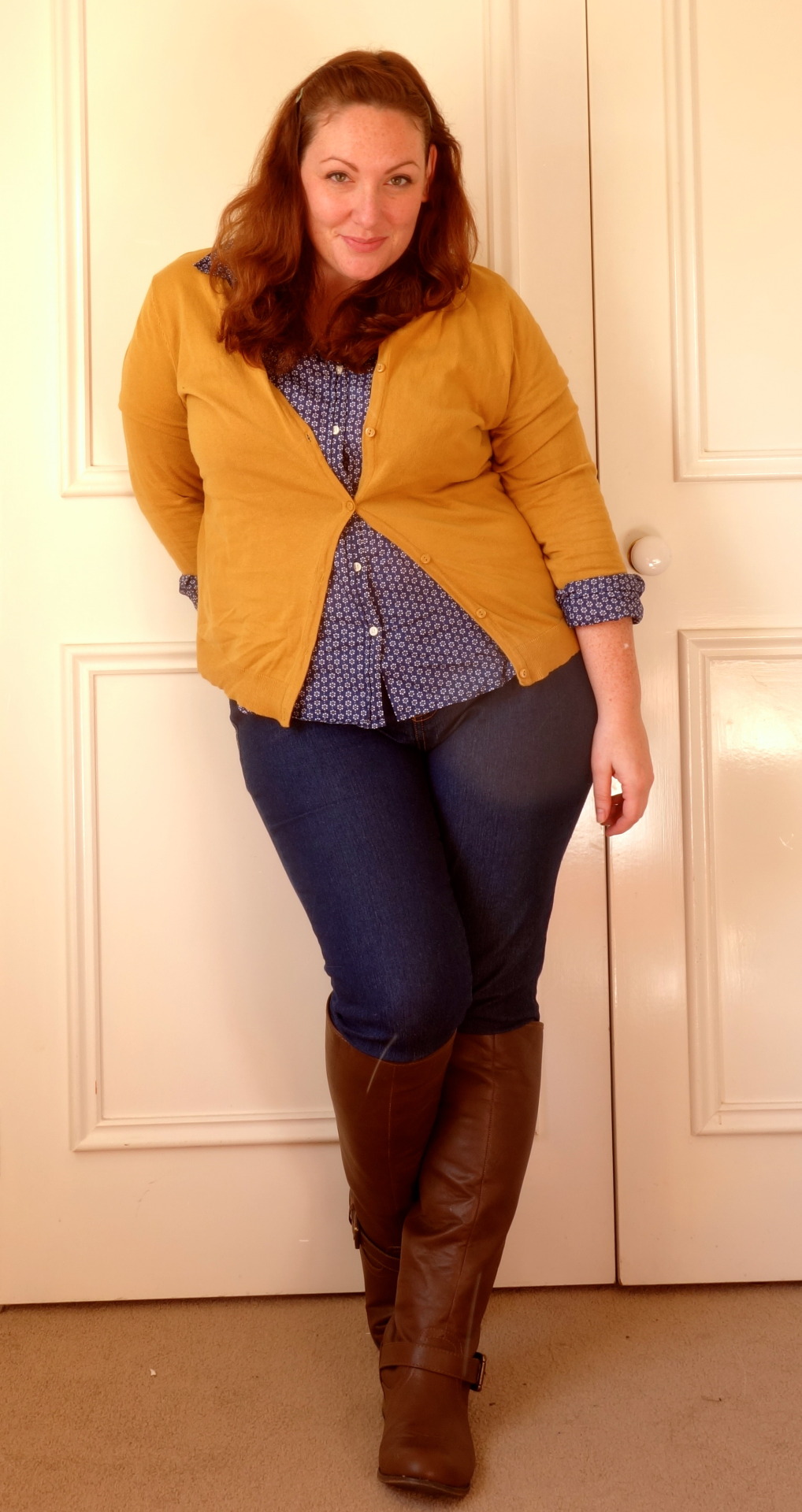 tremendousmagic:  A day at the zoo! Cardi: H&amp;M, XL Top: Old Navy, XL Jeans:
