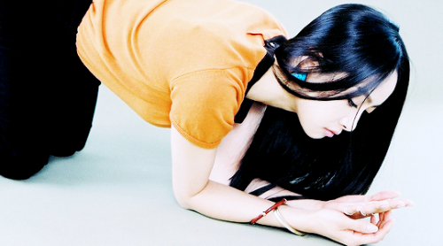 takeustoglory:Victoria’s teasers for f(x)’s 4 Walls