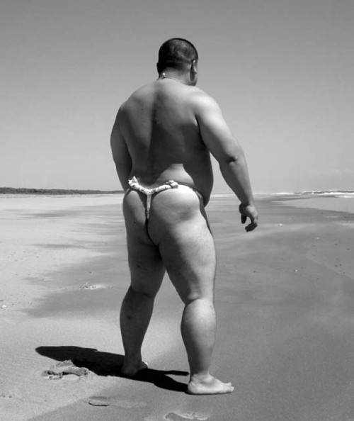 sfpanda918:  Always reblog.. So thick and yummy