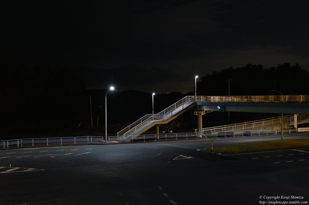 jnightscape:  Solitary, Makuhari.