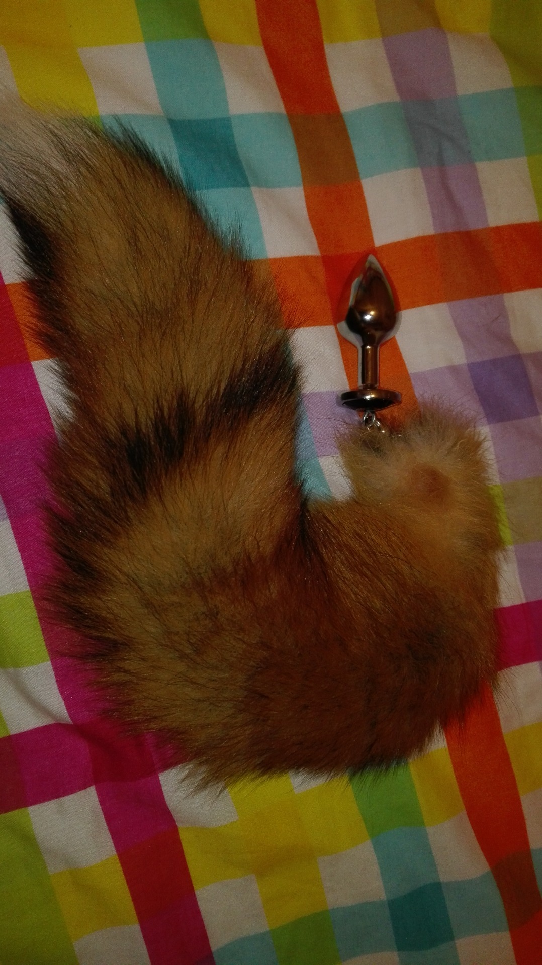 roussiethefoxfur:  Detachable Fox Tail Butt Plug Review!https://www.etsy.com/listing/225912198/tail-butt-plug-15-red-foxmature-custom